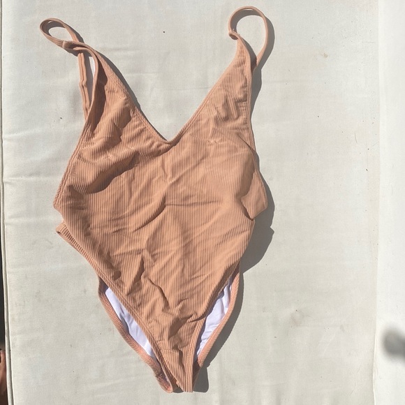 Nasty Gal peach swoop-back bathing suit - Picture 1 of 3